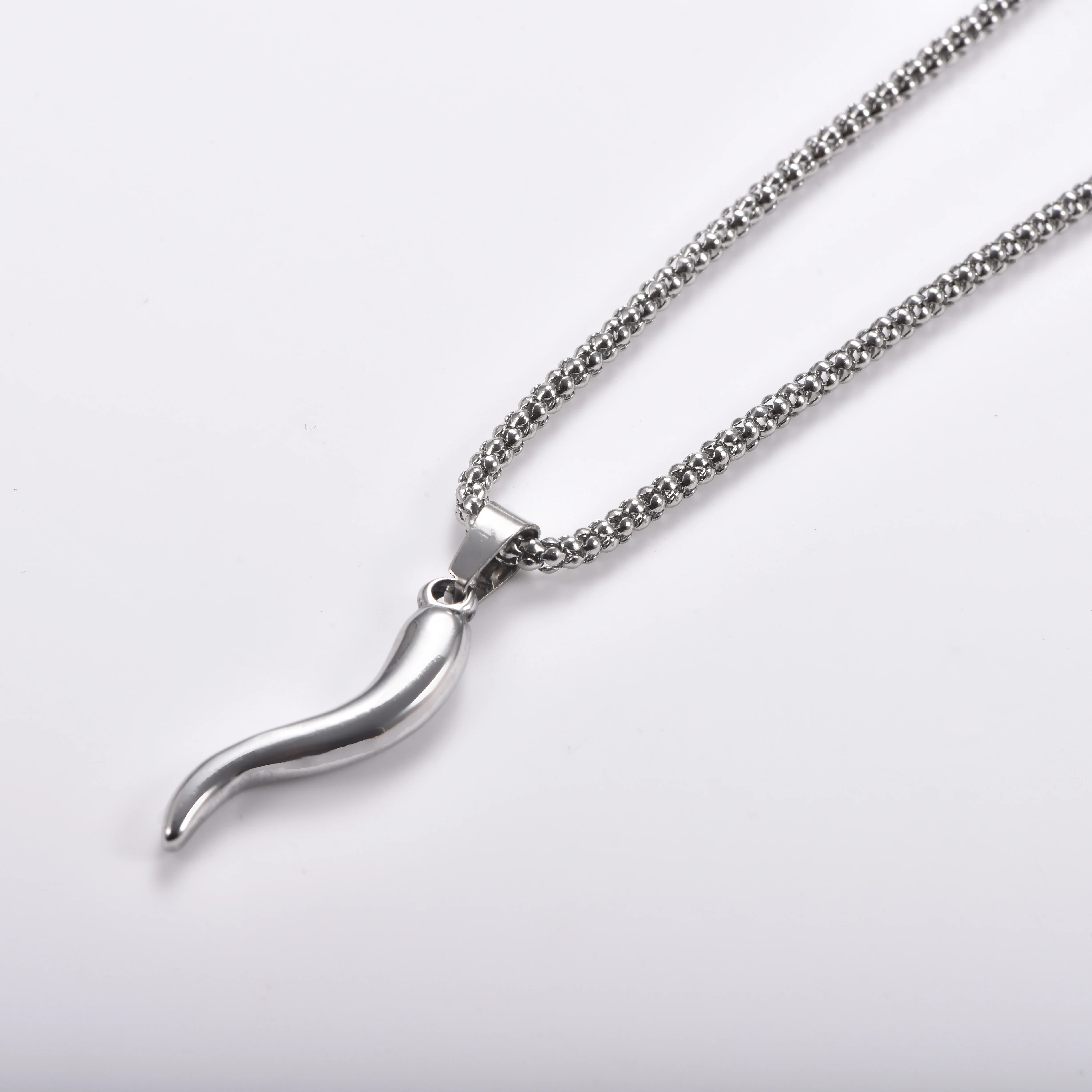 Trendiger Edelstahl-Chili-Horn-Anhänger, einzigartiger gebogener Horn-Charm für DIY-Halsketten, Armbänder, personalisiertes Schmuckgeschenk – Detail 4