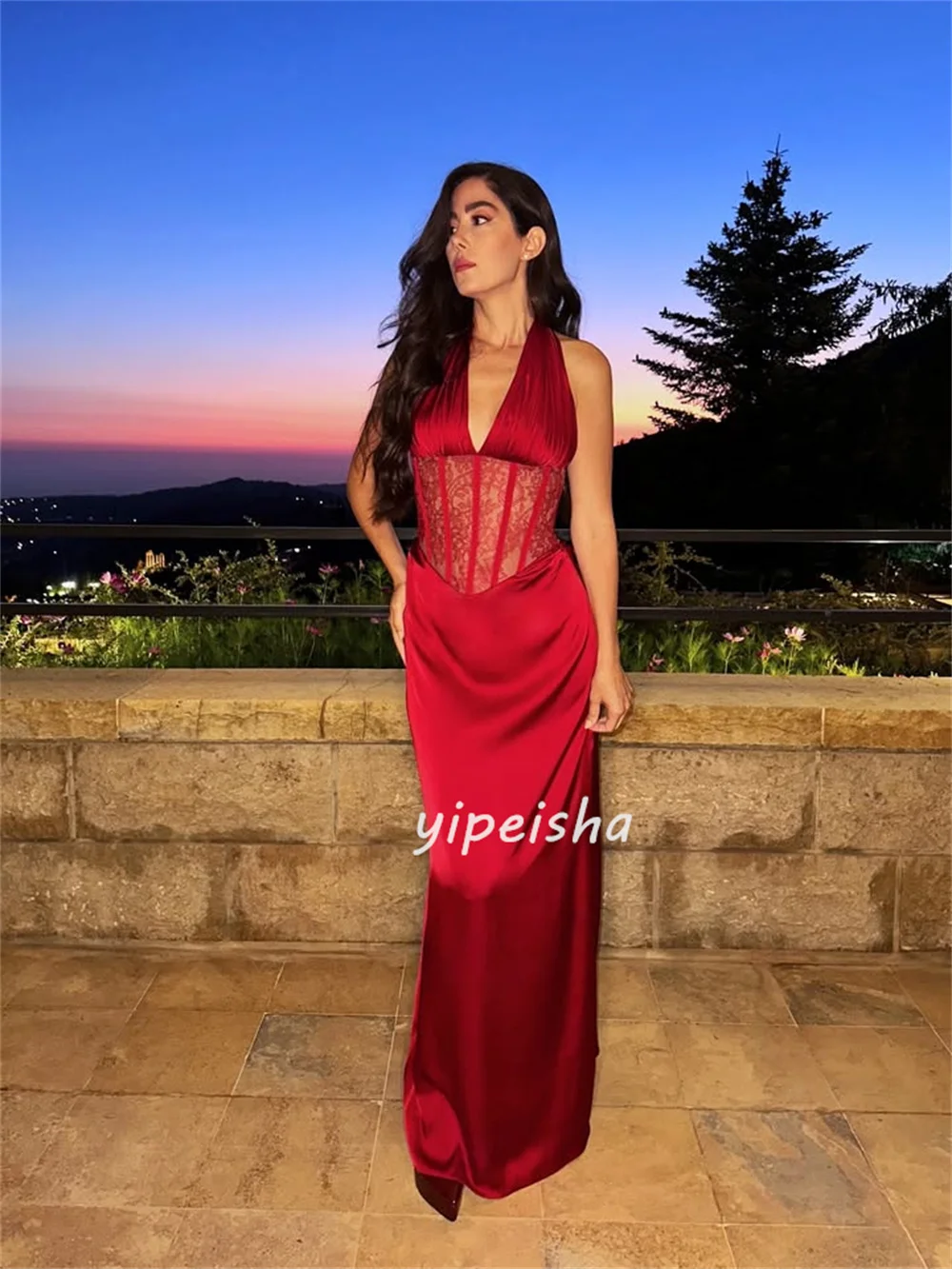 Abiti lunghi personalizzati di alta qualità abbinati a charmeuse in pizzo con pieghe dritte e scollo all'americana Abiti per occasioni su misura Taglie disponibili Sexy