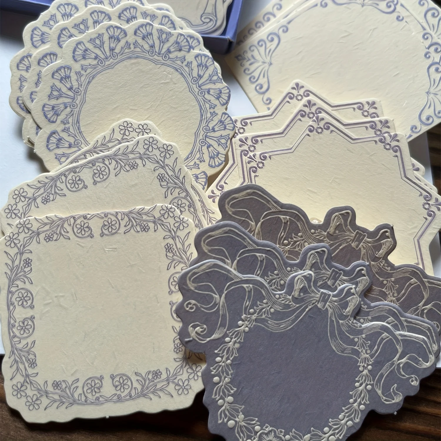 بطاقات ملاحظات كلاسيكية منقوشة بتصميمات زهرية وهندسية - ورق أخضر مزخرف للمجلات وسجل القصاصات والحرف اليدوية