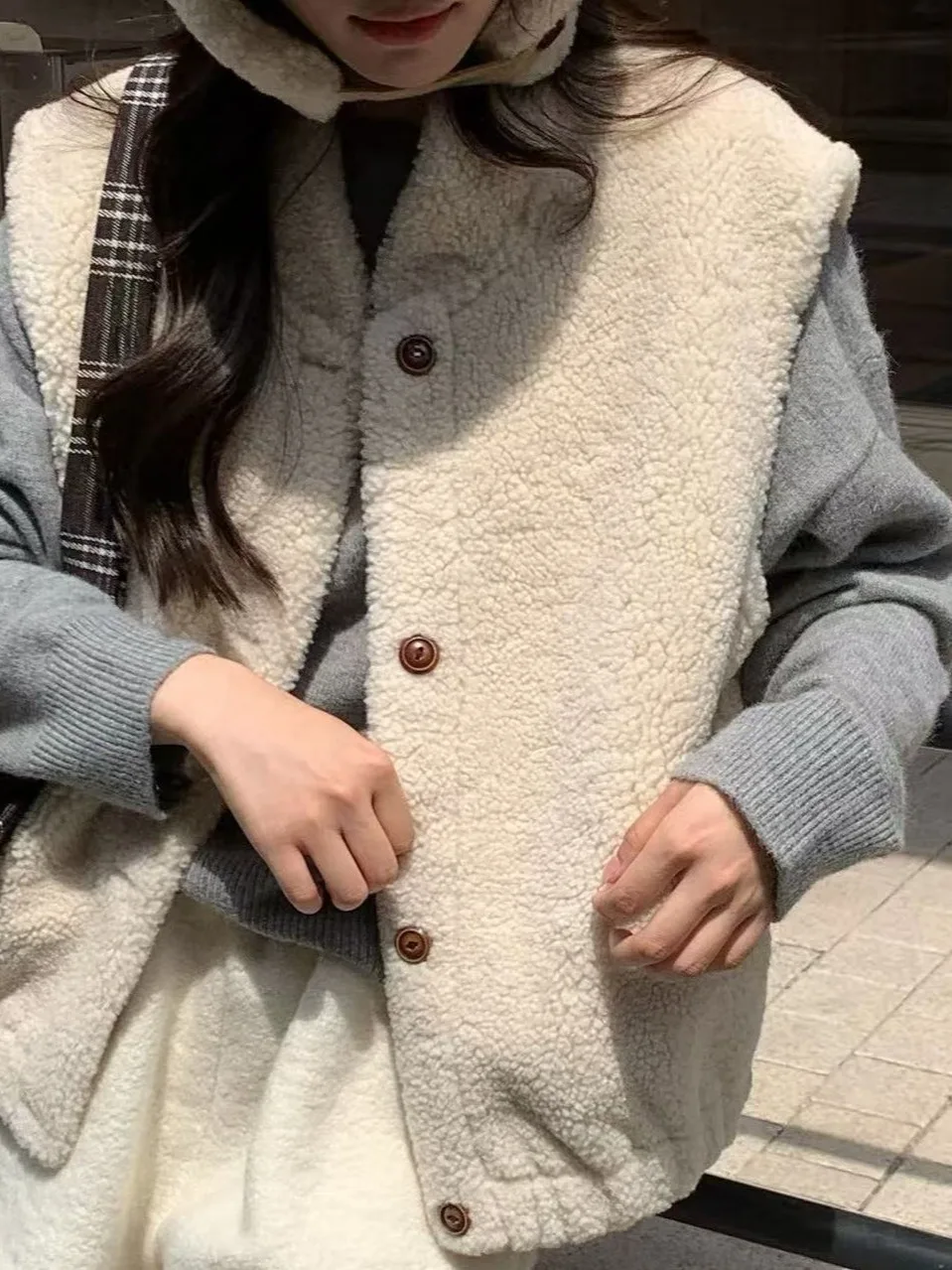 

Warm Cute Two-Way Wear Leather And Fur Vest Autumn Winter Aosphere Feelings Women's Outerwear with Hat Inteated Design