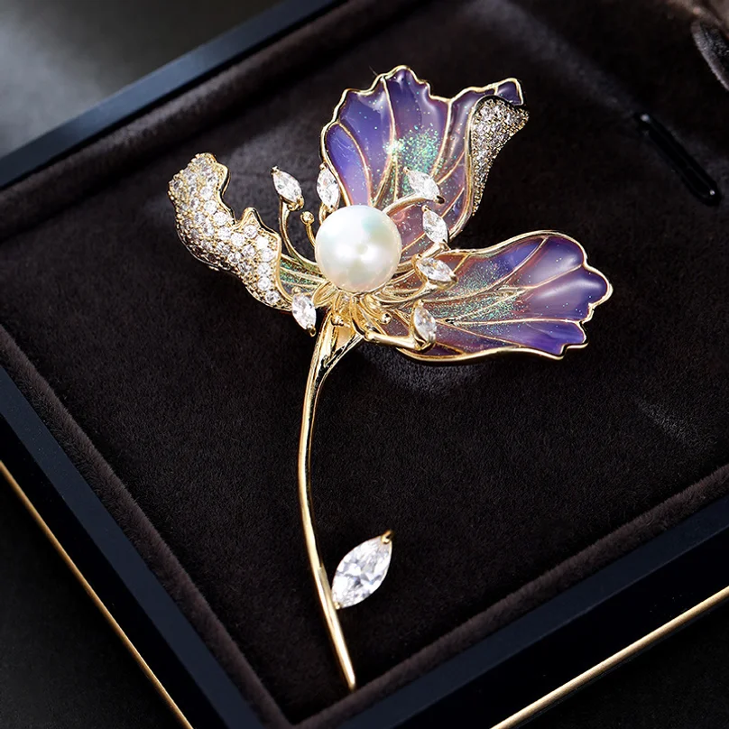 Elegant Fashionable Enamel Iris Flower Brooch Pin Luxury Freshwater Pearl Clip on Pin Trendy Accessory Floral Brooch Pin
