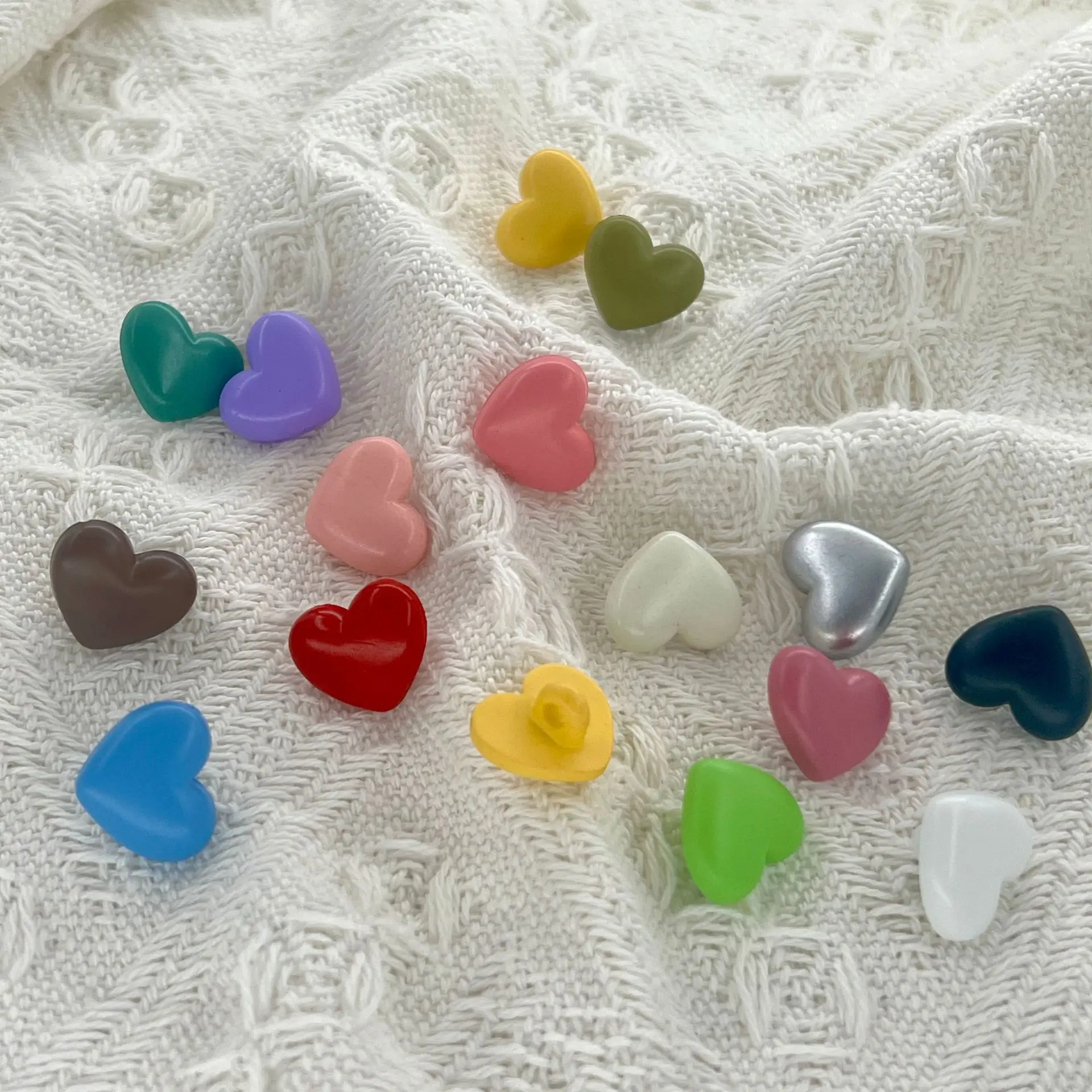 30Pcs/lot 18/20mm Colorful high footed glossy love spray painted plastic buttons kid\'s jackets sweaters decorative buttons N091