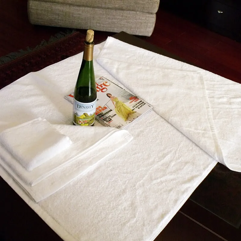 

Комплект из трех полотенец для ванной комнаты отеля Five Star Shangri-La: банное, длинное и квадратное полотенца из чистого хлопка. Специальное предложение. Домашний текстиль.