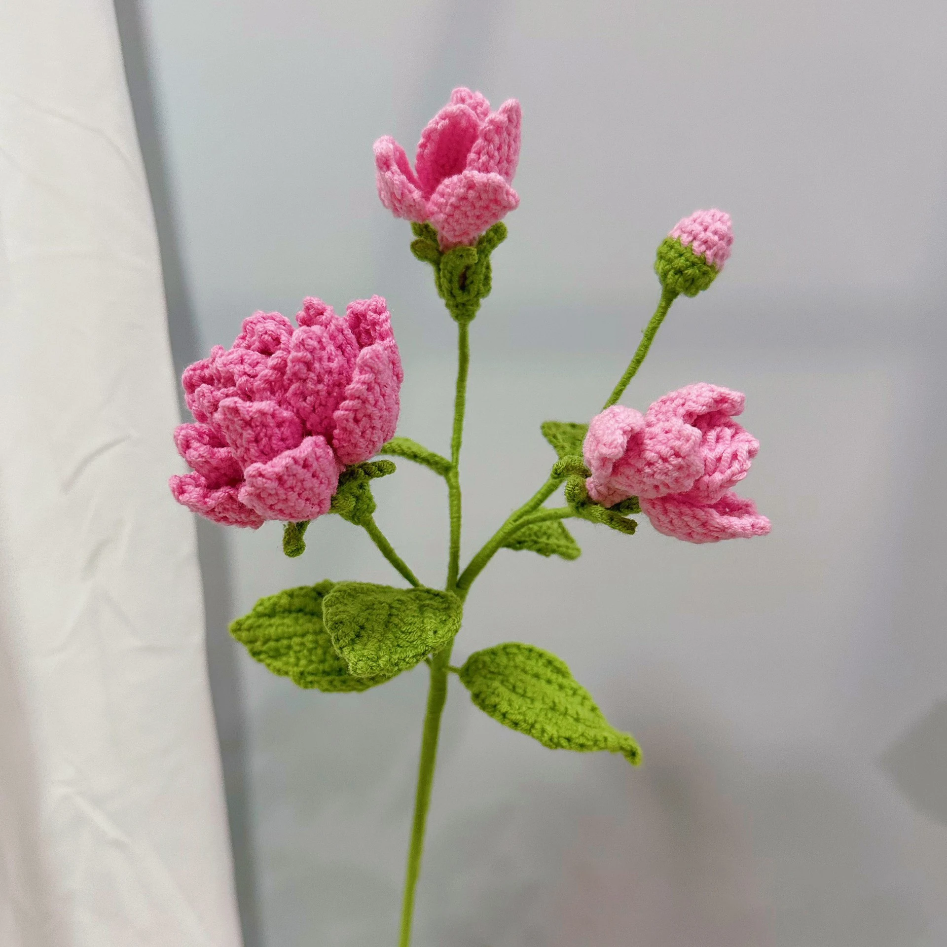Kreativer Häkelumhang mit Jasminzweigen, handgefertigter Blumenstrauß, künstliche Pflanzen, Hochzeits- und Heimdekoration – Detail 5