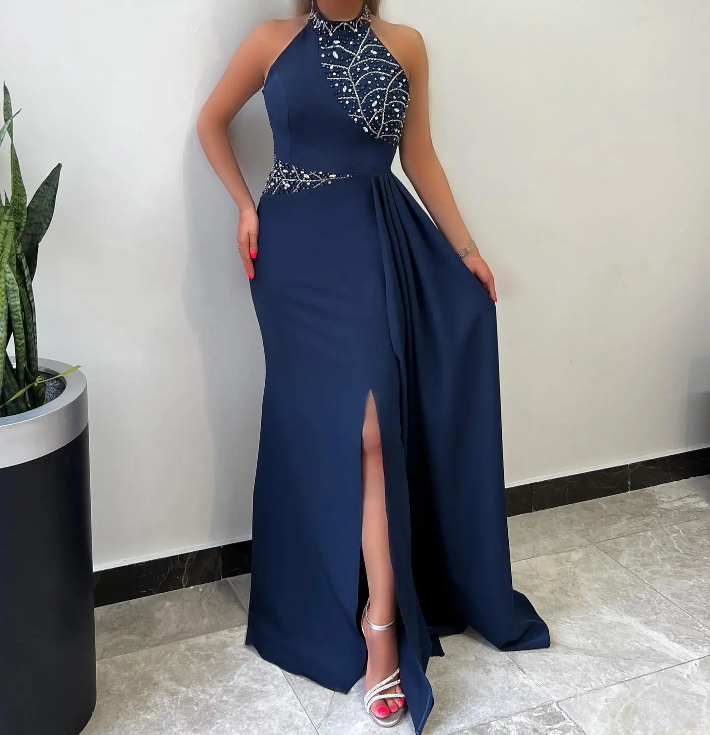 Вечернее платье из джерси по индивидуальному заказу, изысканные вечерние платья без рукавов с высоким воротником и кристаллами, классическое платье со шлейфом для особых случаев