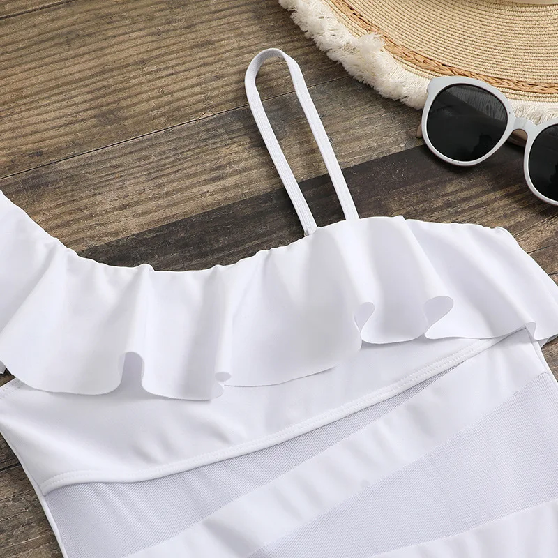 Traje de baño Sexy de Color sólido para mujer, traje de baño de retazos de malla de una pieza, ropa de playa de un hombro con volantes a la moda