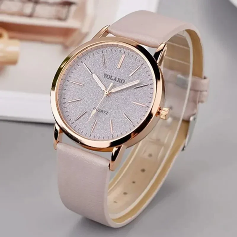 Neue einfache Frauen Uhren Luxus Design Leder Uhr Damen Quarz Armbanduhr Frauen kleine runde Zifferblatt Uhr