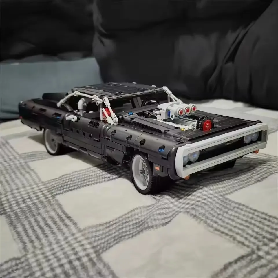 1077 pièces Blocs de construction techniques de voiture de course Dodge Charger, modèle inspiré du film Fast & Furious, briques STEM pour adultes, fans, jouets et cadeaux