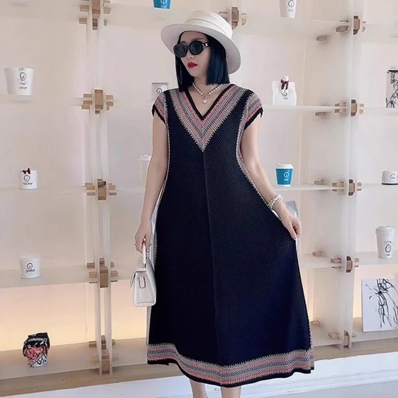 

Mid-length Pleated Colour Blocking Women's Dresses Fashion V-neck Short Sleeve Elastic Loose Clothing Miyake 2025 Summer New