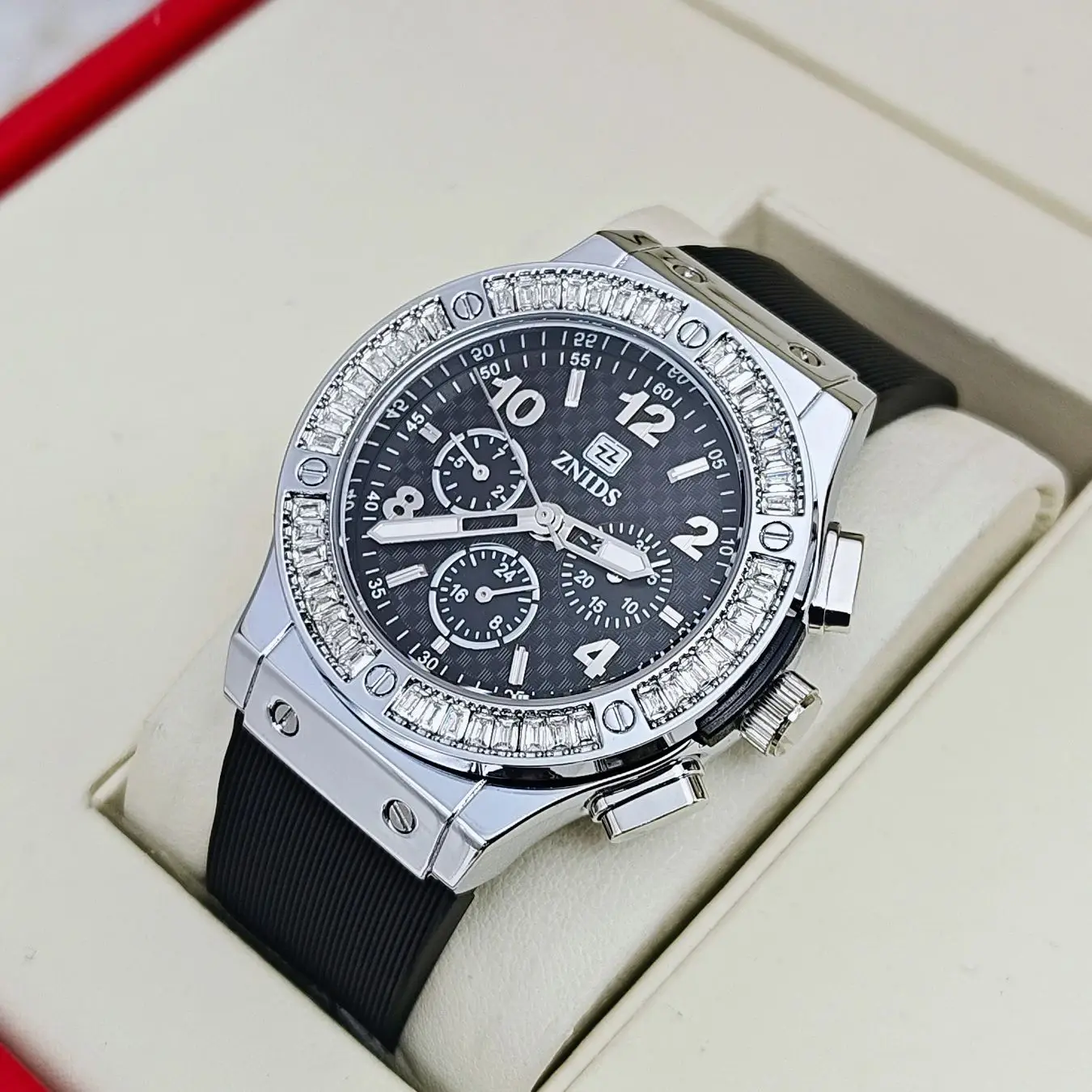 Hot-Selling Men's Watches! Diamond-Encrusted Decoration, Comfortable Silicone Strap, Quartz Movement, Multi-Functional Men's Watch with Three Dials and Six Hands, Stylish Men's Quartz Watch, Precise Timekeeping, a Must-Have Item for Fashionable Street Style