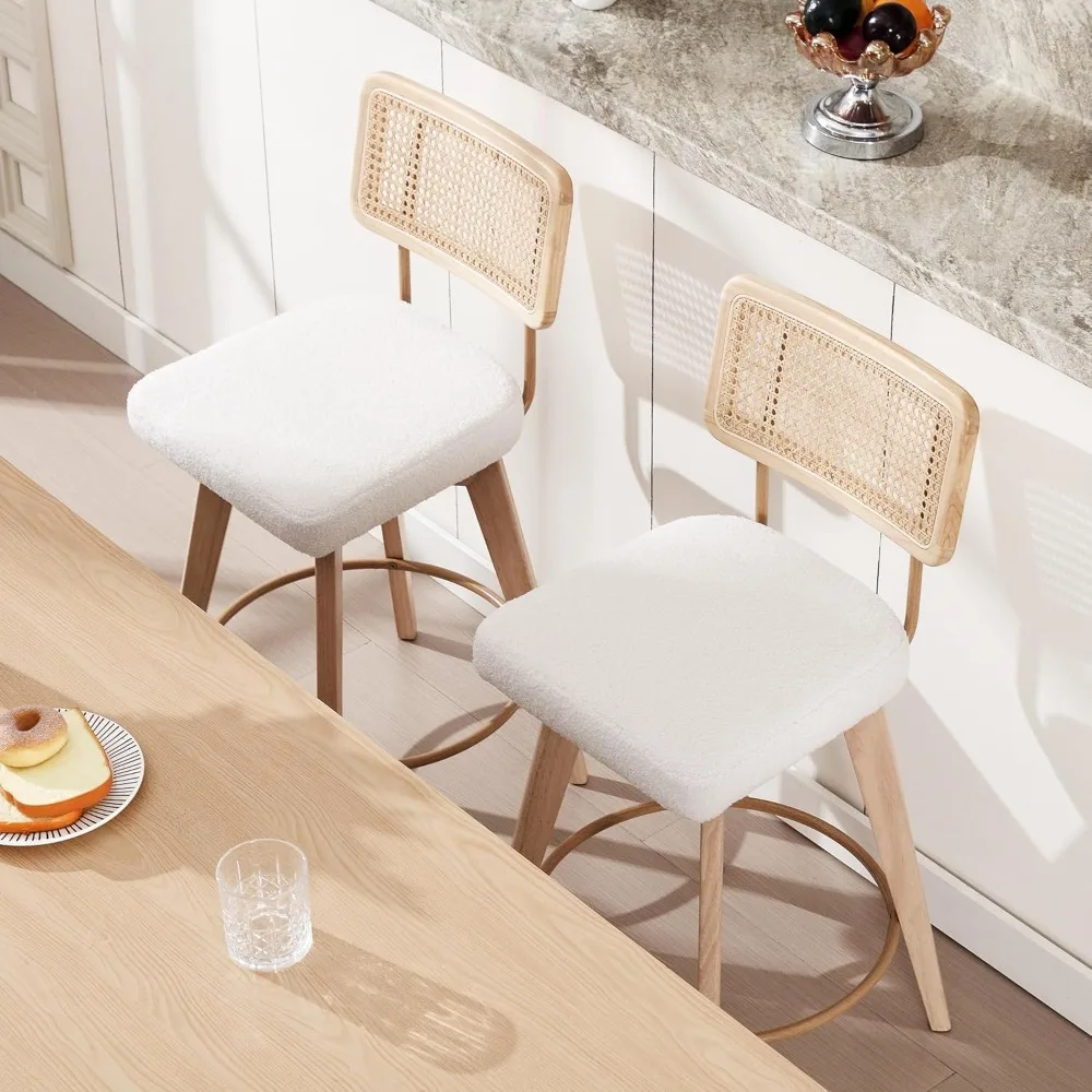 回転式ラタンカウンターハイスツール、ふわふわのブークレバースツール、無垢材の脚とラタンの背もたれ付き、布張りのカウンターハイチェア