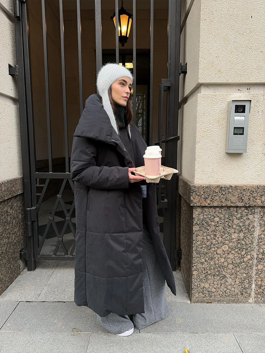 Abrigo largo liso de algodón europeo y americano 2025 invierno nueva chaqueta holgada informal cálida de manga larga con cuello levantado de algodón