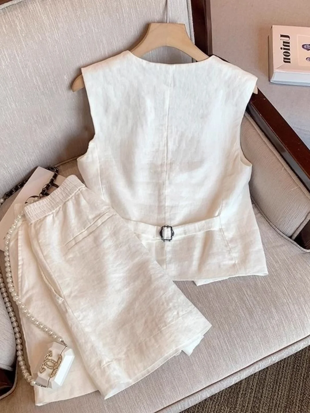 White Cotton Linen Vest Top Women's Summer Fashion Sleeveless V-neck Short Style Versatile Thin Shoulder Pad Casual Wear