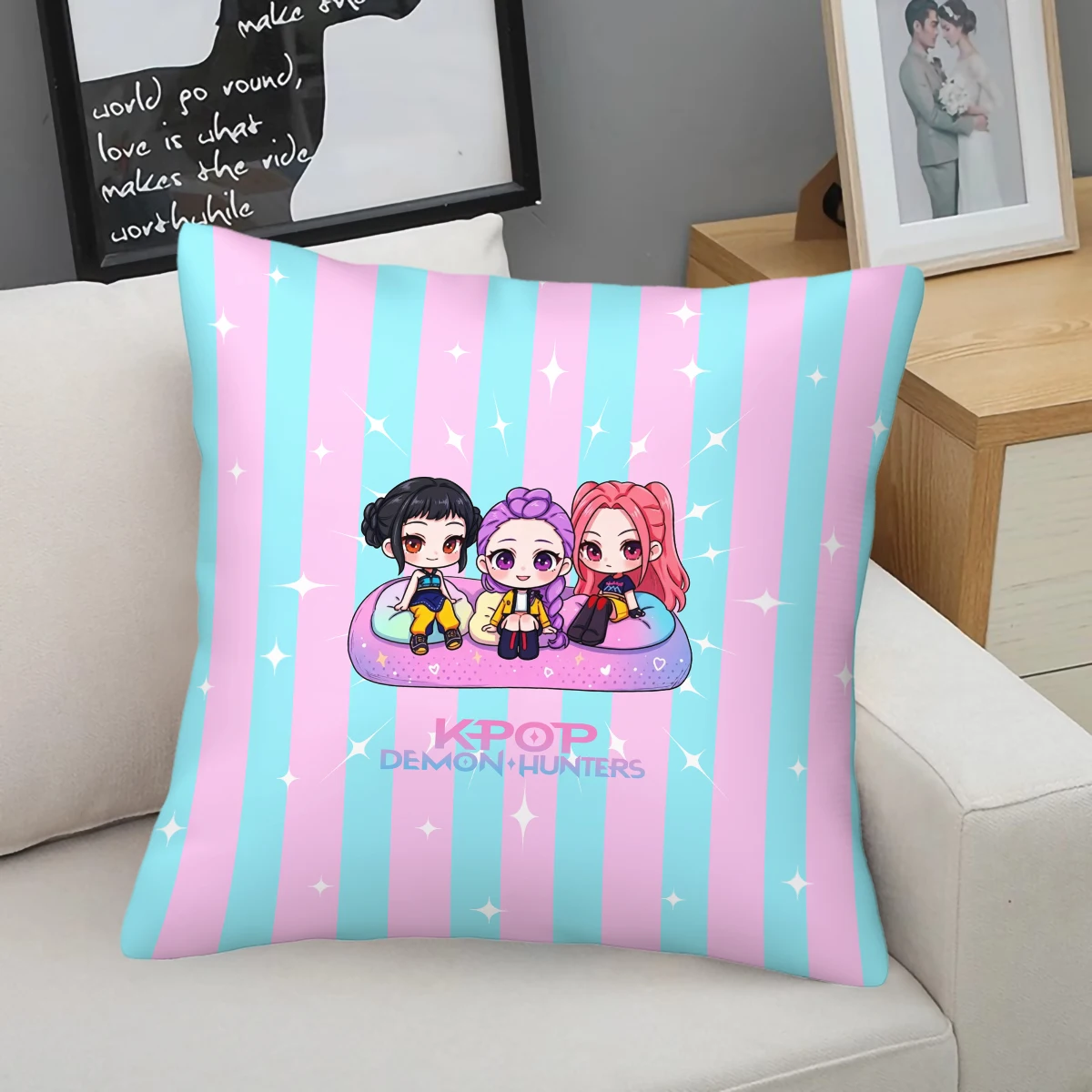 

Наволочка для подушки с односторонним принтом Kpop Demon Hunter Chibi Rumi Mira Zoey для домашнего дивана, декора гостиной (включая наполнитель)