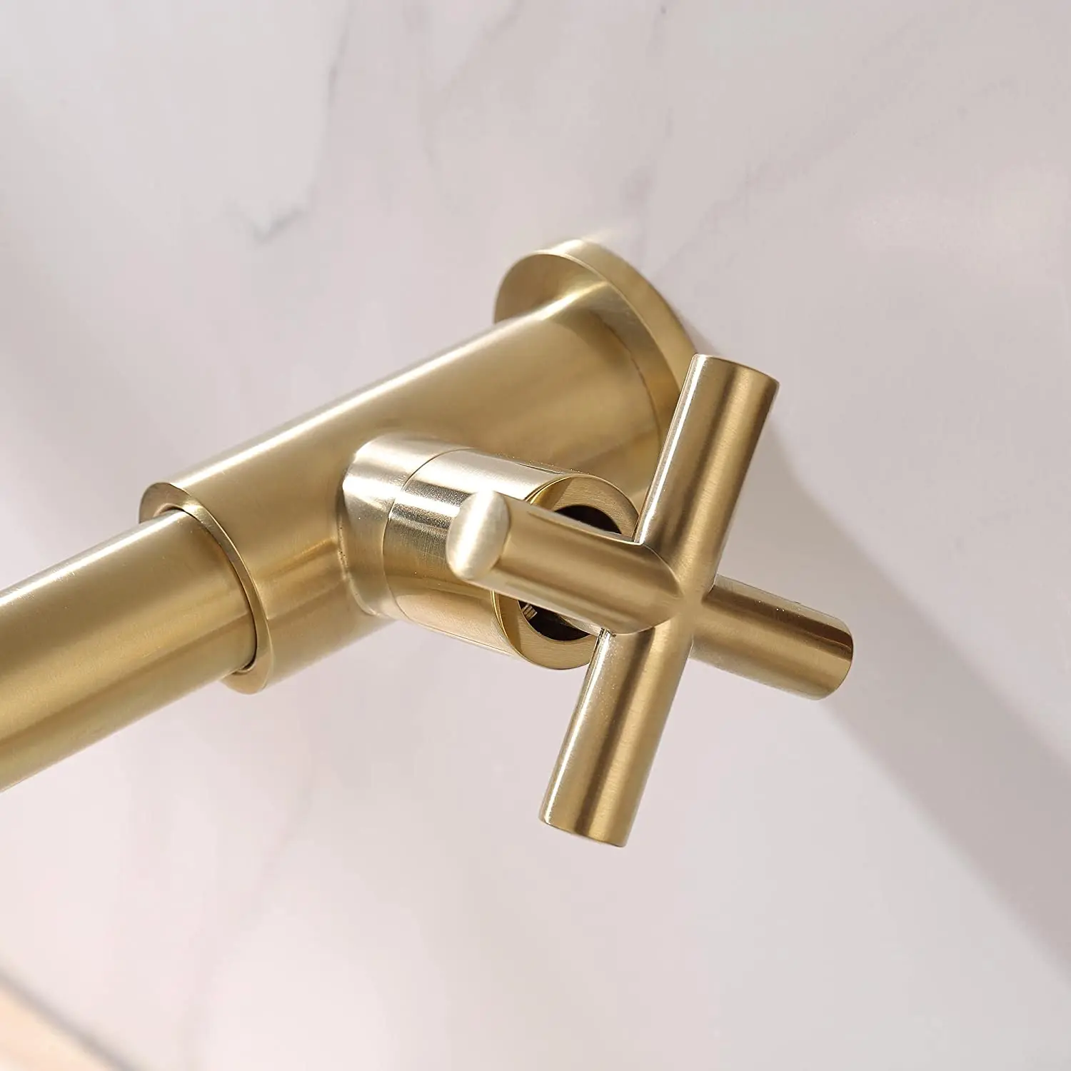 

Brass Wall Mounted Sink Basin Basin Faucet Bathroom Cold Water Tap Rotation Spout Bathroom Kitchen Supplies