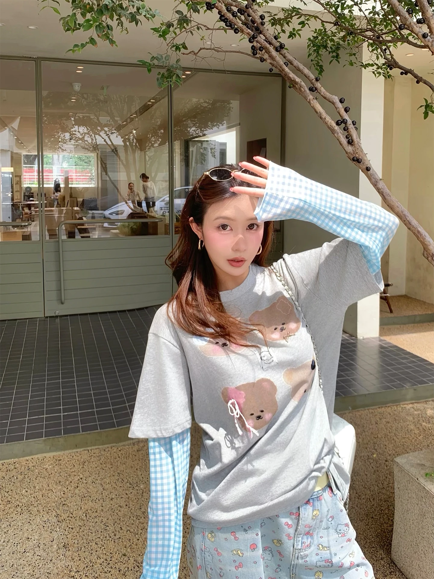 

Женская летняя повседневная футболка Xueke с длинным рукавом, серым клетчатым узором и принтом медведя, с защитой от солнца, стандартный крой, круглый вырез