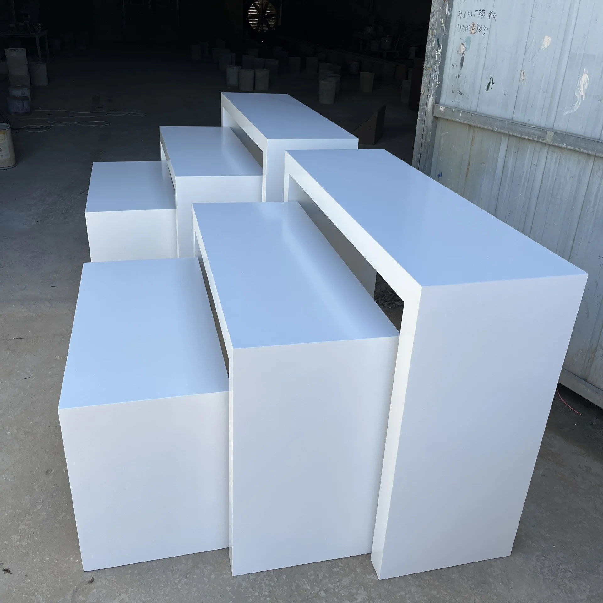 Clothing store Nakajima high and low platform shopping mall display