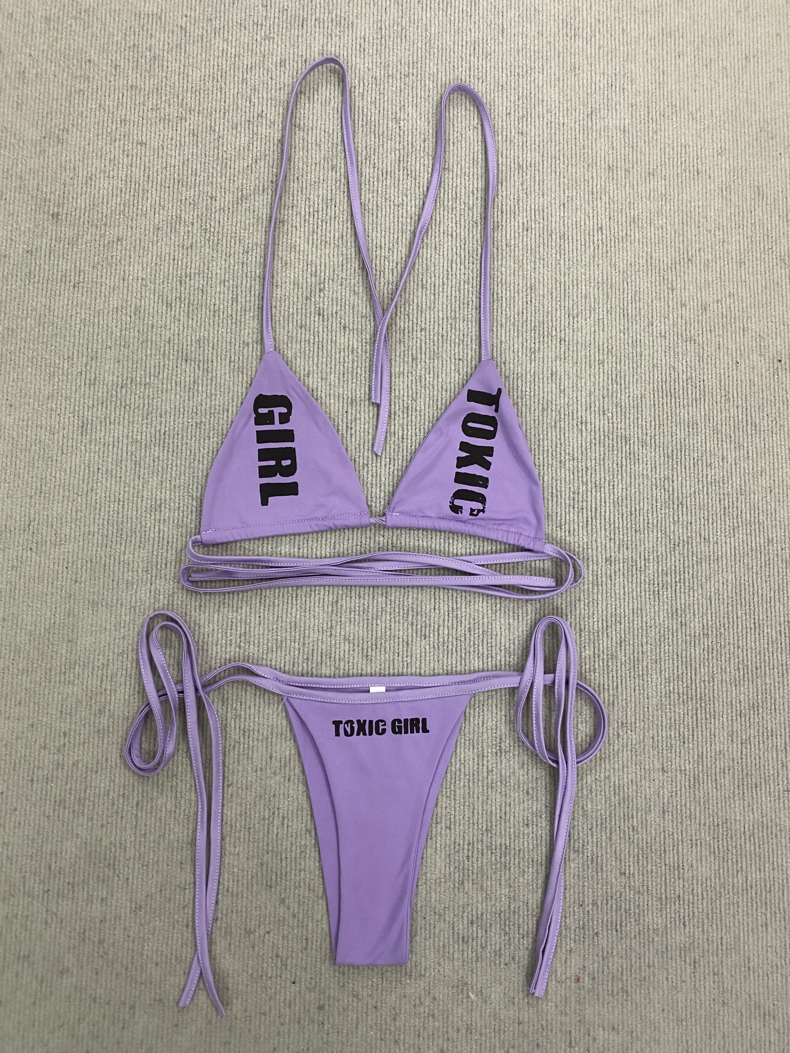 

Millennium style sexy hot girls hanging neck bikini set European and American high street trendy fashion three piece bikini set