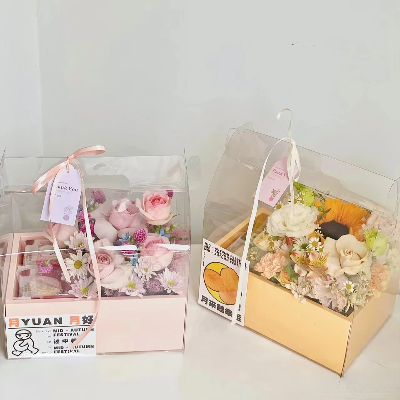 

Transparent Inteated Handheld Floral Gift Box Fruit Cake Flower Box PVC Handheld Box Fre Flower Paaging Box for Mid-Aut...