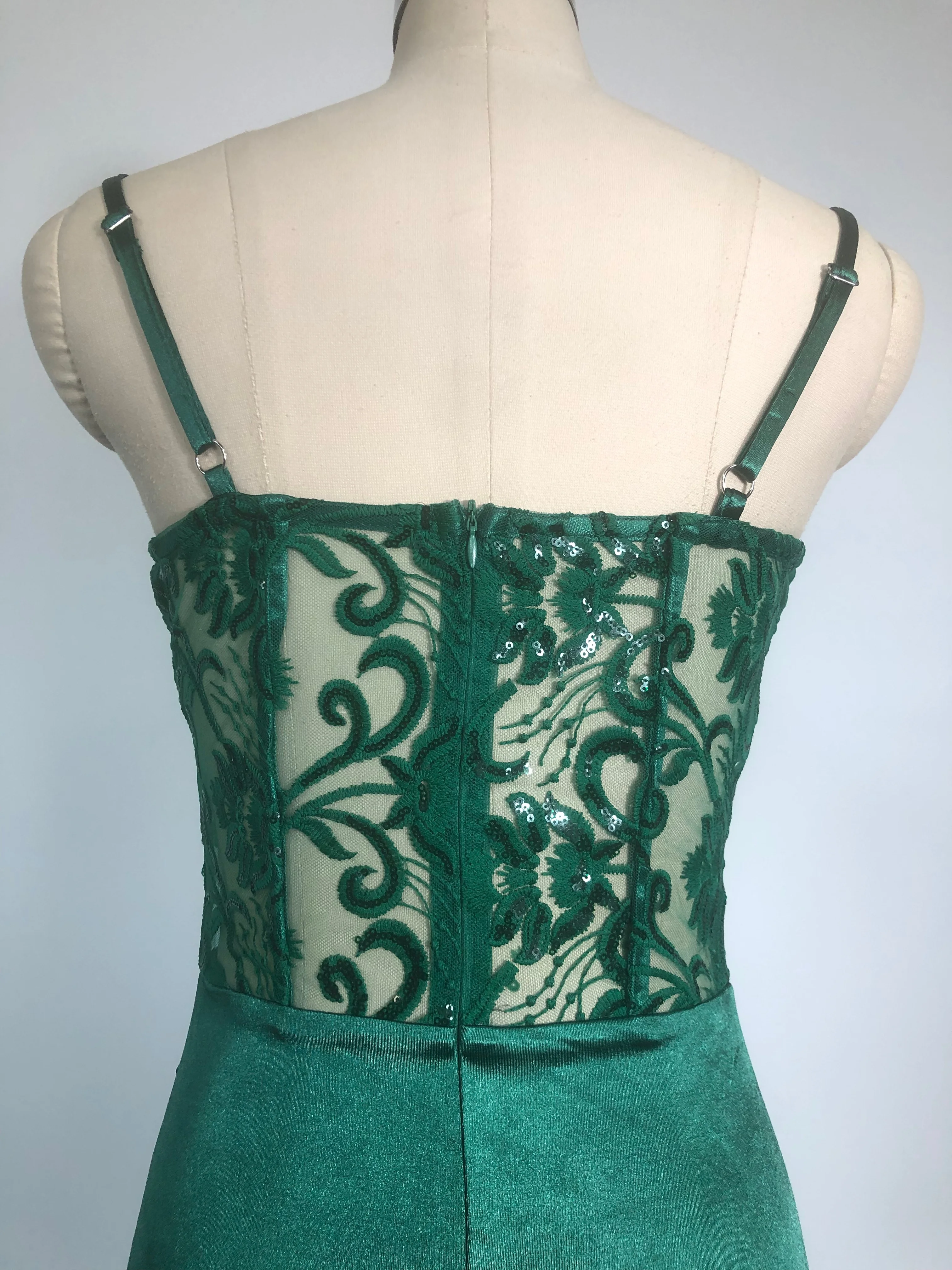 VC Smaragdgrünes, rückenfreies Spaghettiträgerkleid aus Spitze und Satin, elegantes Allure-Party-Abendkleid für Damen