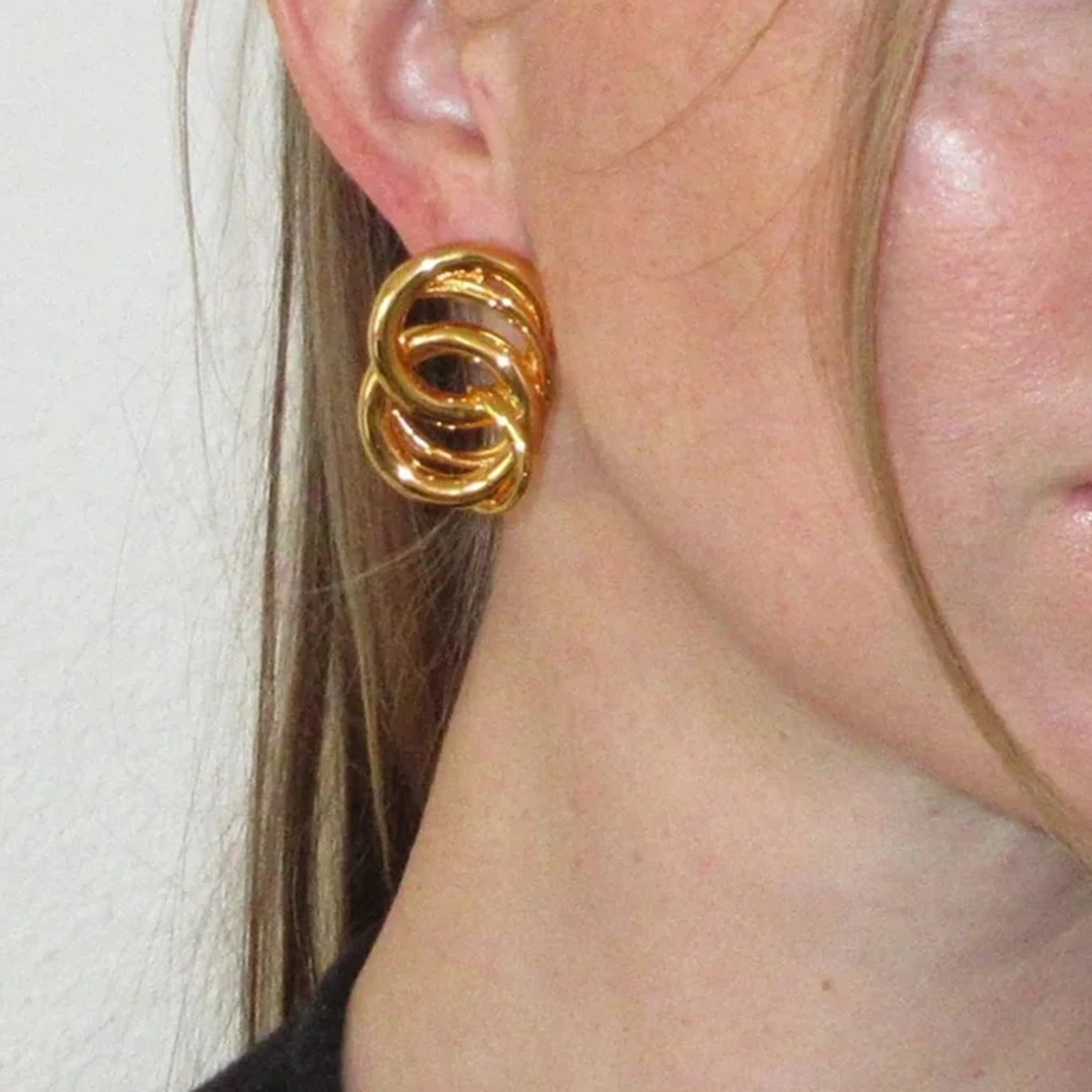 

AIKOER Minimalist Stainless Steel Hollow Ears Studs Geometric Line Wrapped Earrings Women's Jewelry Gift for Her