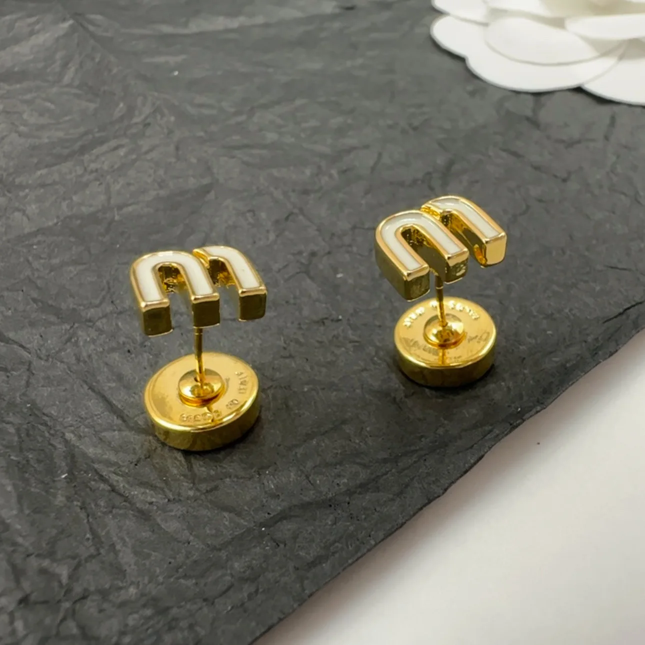 الأقراط الملونة انخفض الأبجدية المزجج المينا للنساء ، درجة عالية ، الضوء ، الفاخرة ، صغيرة ، رائعة ، تصميم فريد من نوعه