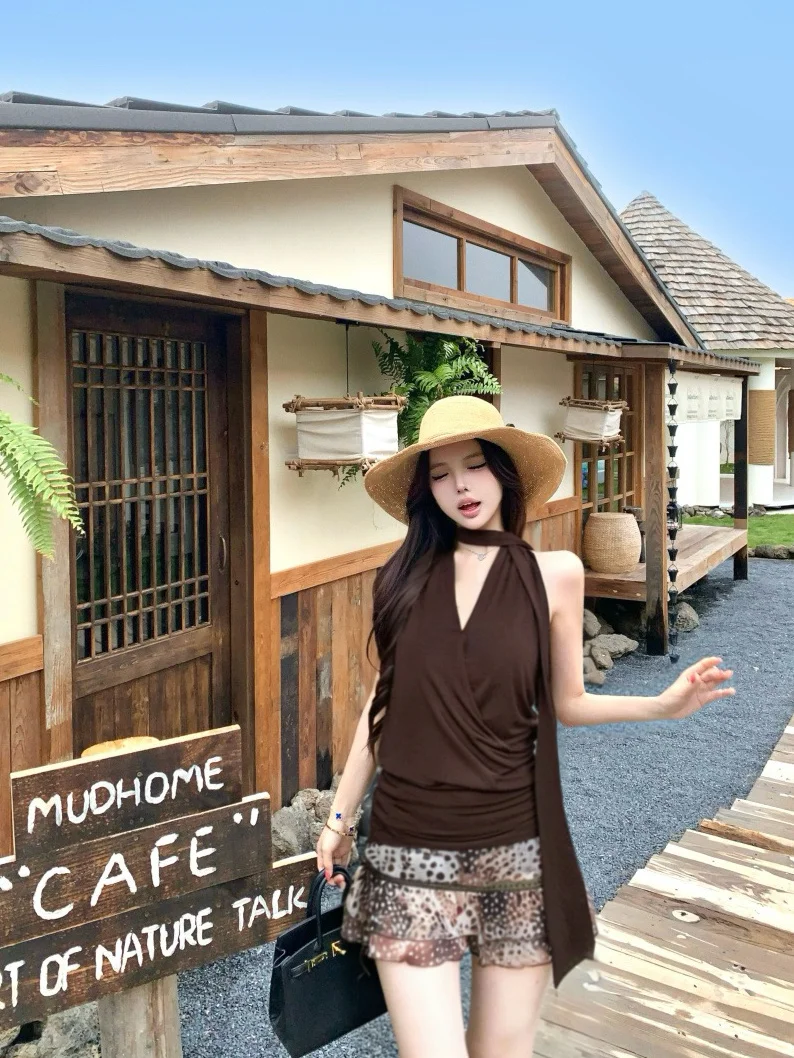 

Ретро-комплект: элегантный топ без рукавов с поясом и короткая юбка с леопардовым принтом, летний женский комплект из двух предметов