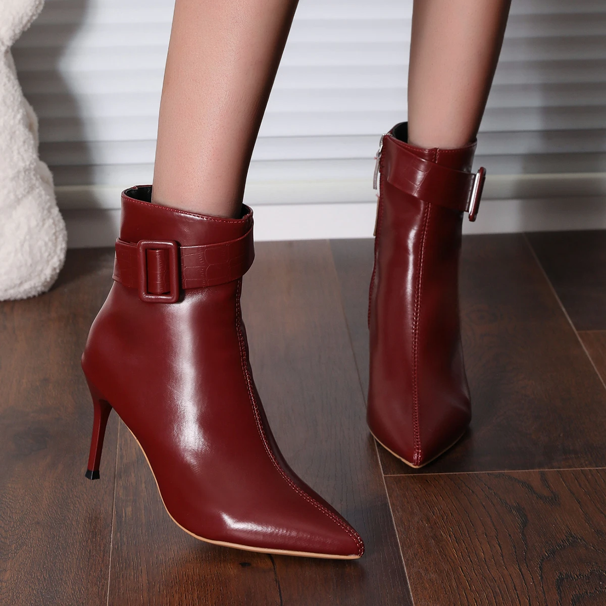 

Женские пикантные короткие ботинки на высоком каблуке с острым носком, осень-зима 202, роскошные деловые ботинки челси с пряжкой, женская обувь