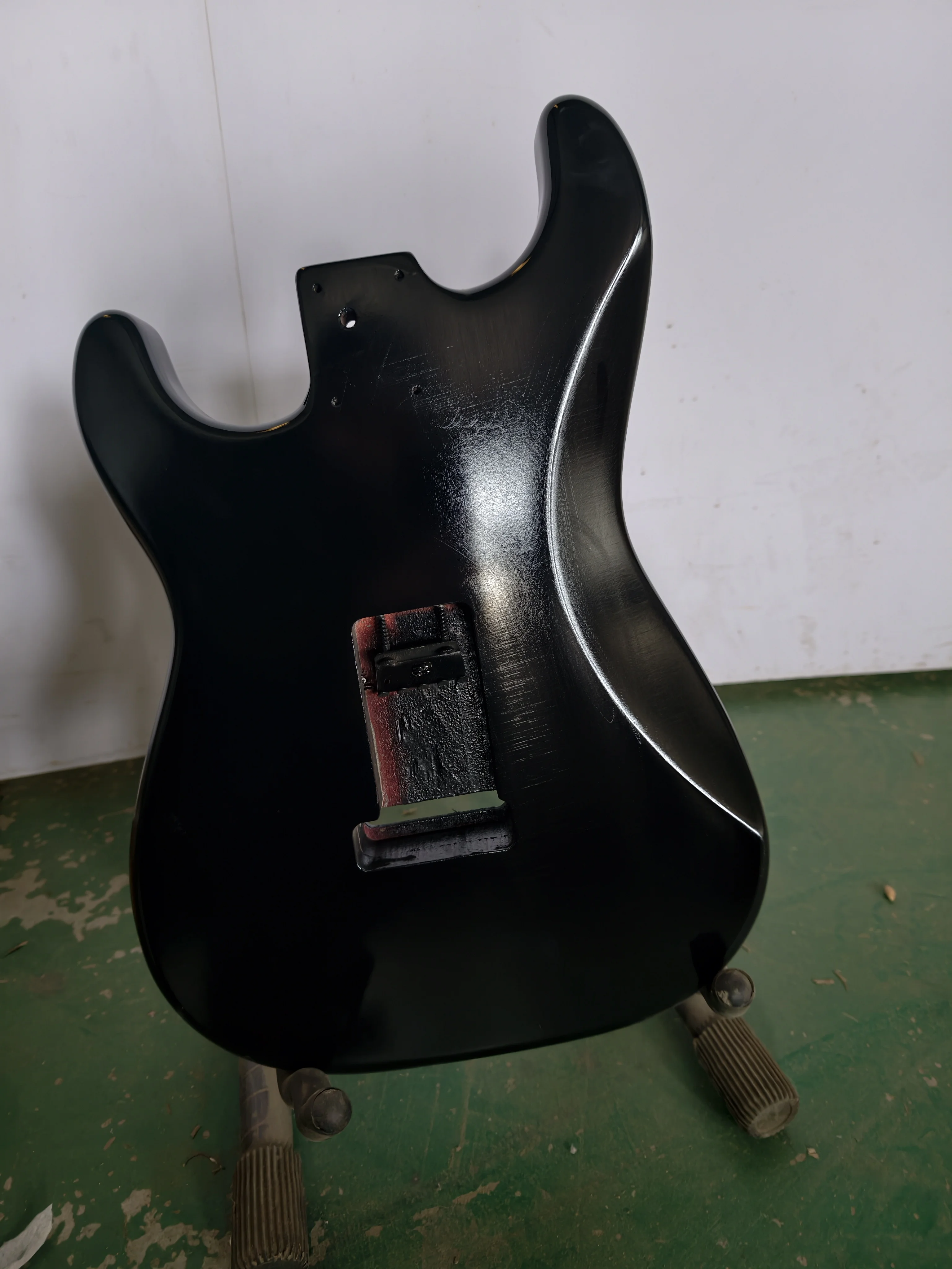 Minor defects electric bass guitar body completed, Fender style, ST guitar barrel, SSS bass panel, pure black