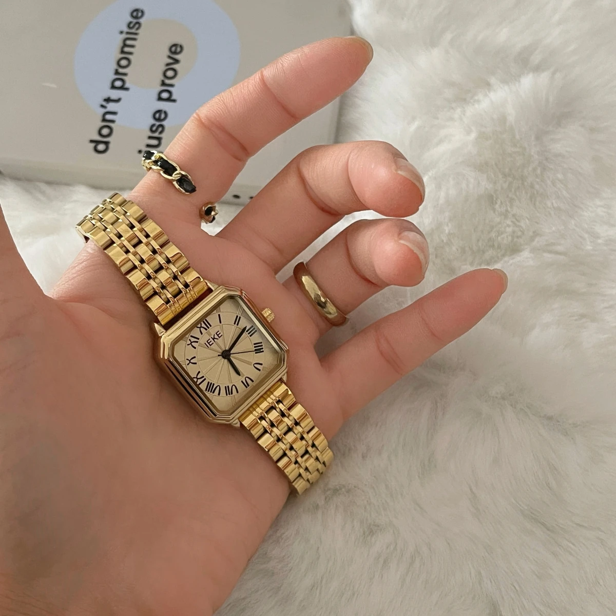 

New Women'S Wristwatch, Korean Style, Light Luxury Retro Square Dial, Steel Strap, Exquisite And Simple, High-End Selection.