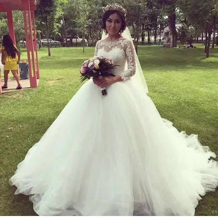 Customized New 3/4 Sleeves Appliqued Lace Ballgown Bridal Dresses Vestidos De Novia Sweep Train Garden Country Wedding Gowns