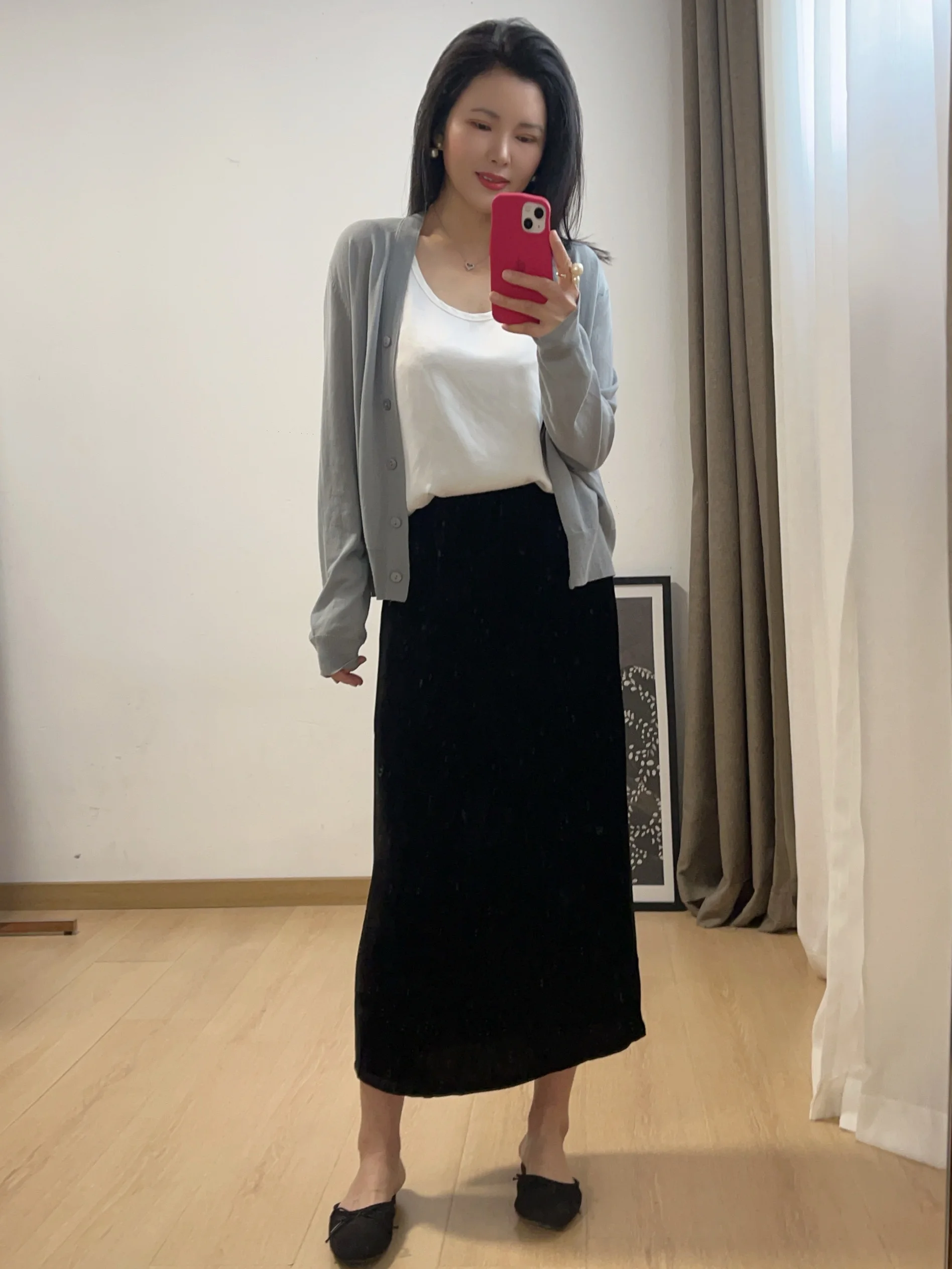 

Бархатная прямая юбка с высокой талией и боковыми разрезами. Удобная юбка-миди с эластичной резинкой на талии для женщин. Sli Classy.