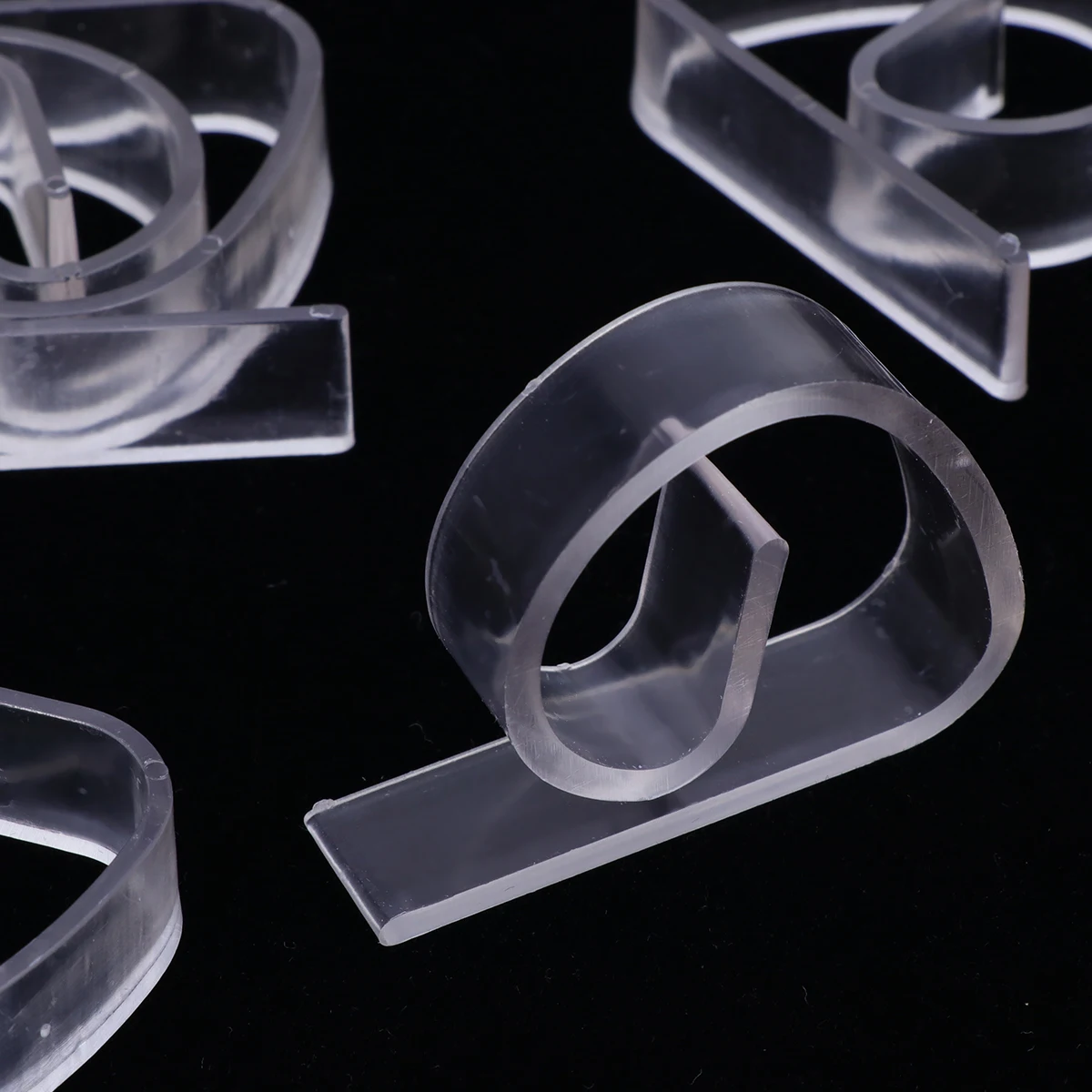 

10pcs Tablecloth Clips Heavy Duty Windproof Table Cloth Holders For Picnic Wedding Restaurant Buffet Party Use Clear Abs