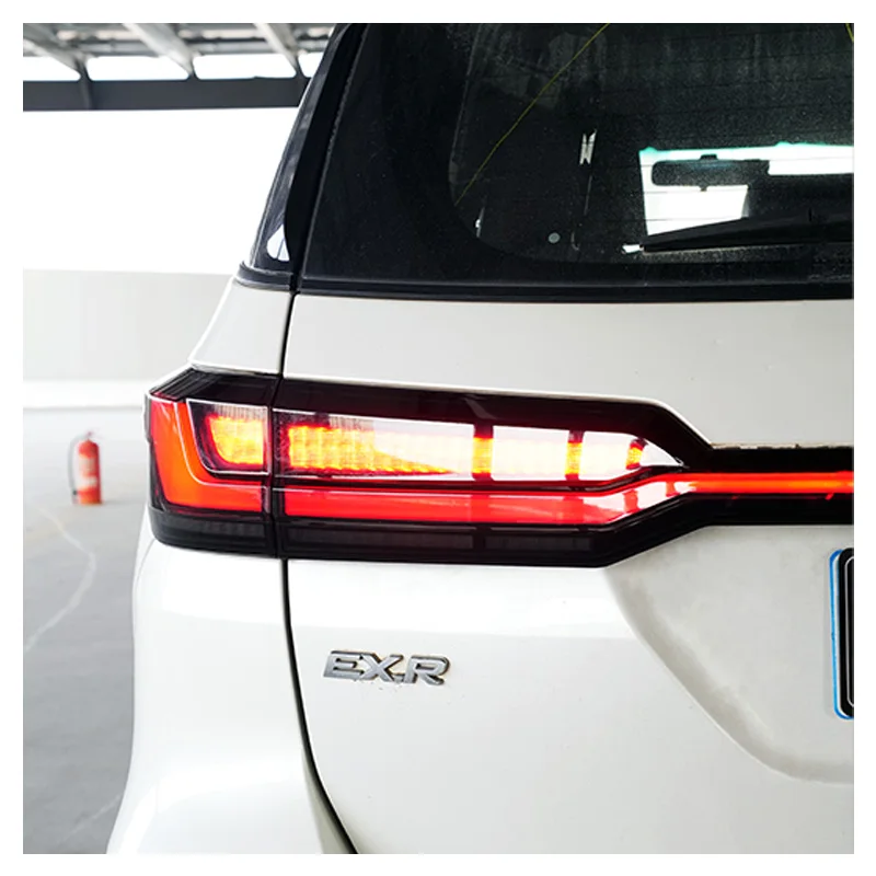 

ZHENGWO Factory New Design LED Rear Lamp For Fortuner 16-24 Dynamic Turn Signal Brake LED Lights For Fortuner Tail Light