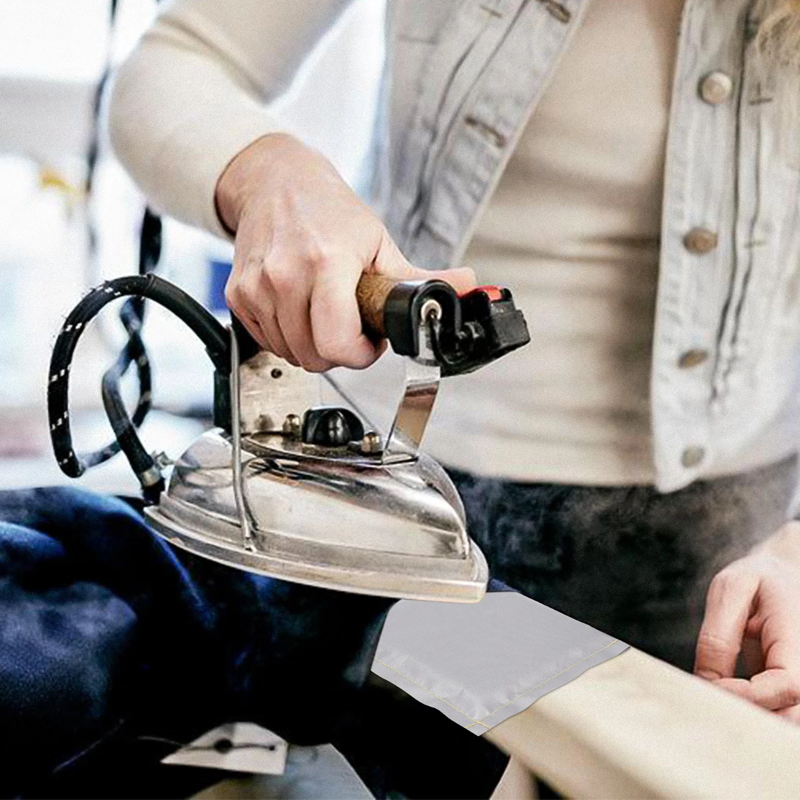 

Premium Heat Pressing Mat Heat Transfer Pillow for Clothing Patterns Protection Efficient Ironing Tool Portable Design