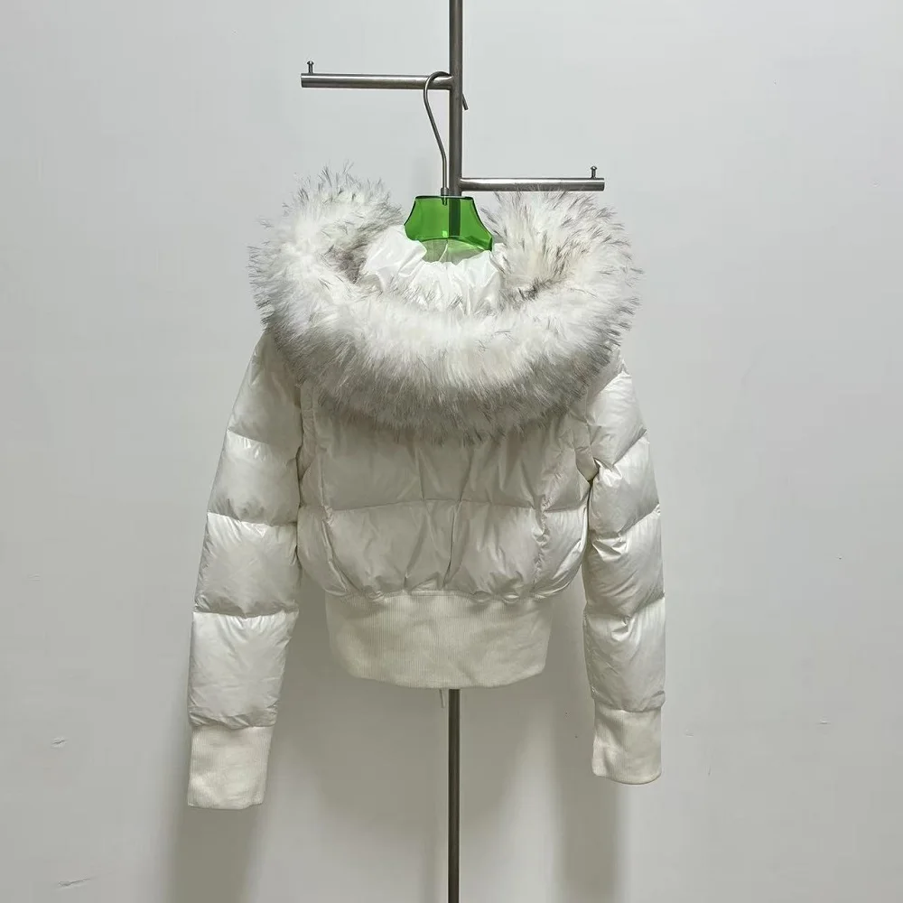 เสื้อแจ็คเก็ตขนเป็ดแบบมีฮู้ดสำหรับผู้หญิง ฤดูหนาว 2025 เคลือบ PU แต่งคอเสื้อขนสัตว์ สไตล์ y2k ใหม่ คุณภาพสูง พร้อมเสื้อกั๊กถอดได้