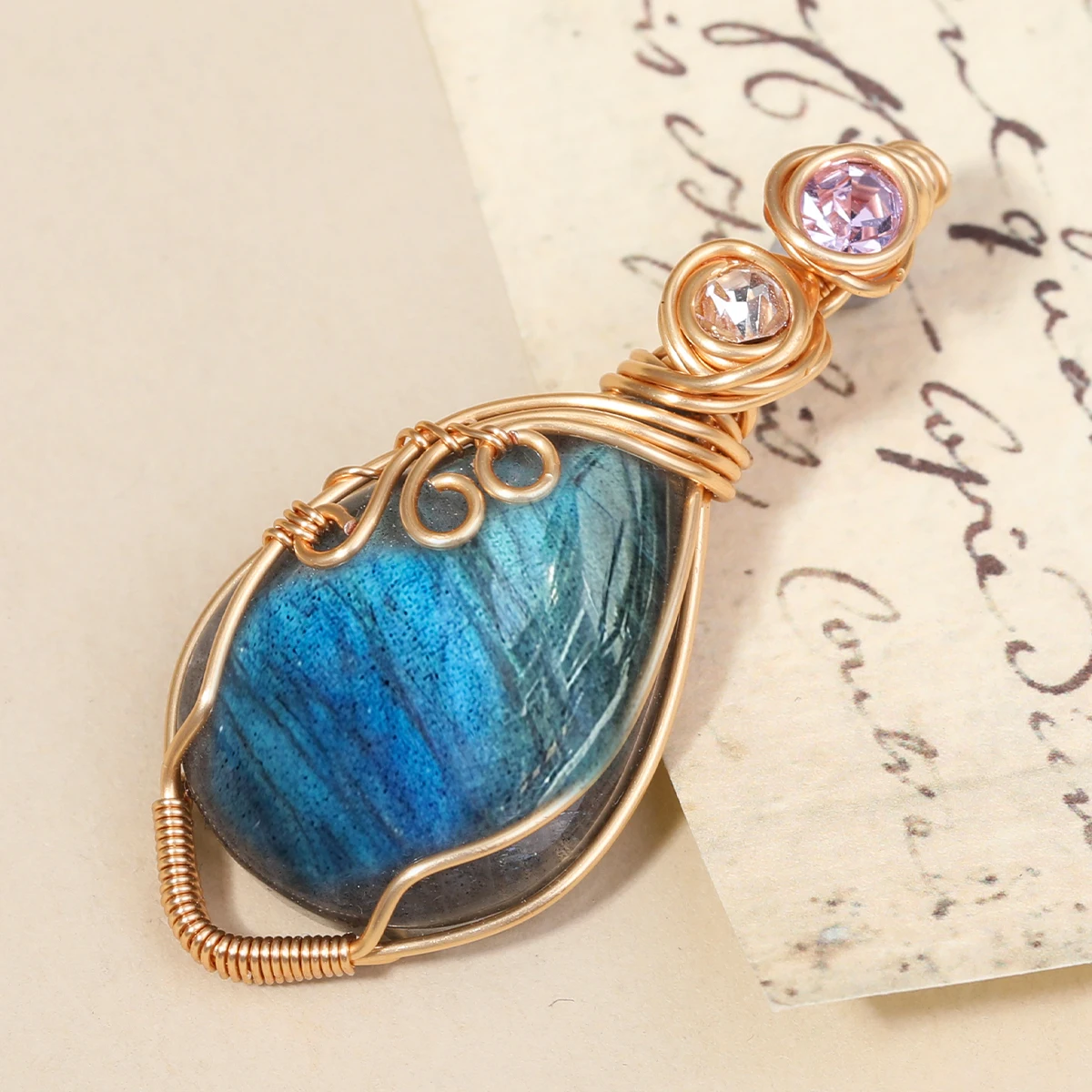 

Labradorite Natural Gemstone Crystal Gemstone Pendant Copper Wire Hand Wound Labradorite Stainless Steel Jewelry Women's Necklac