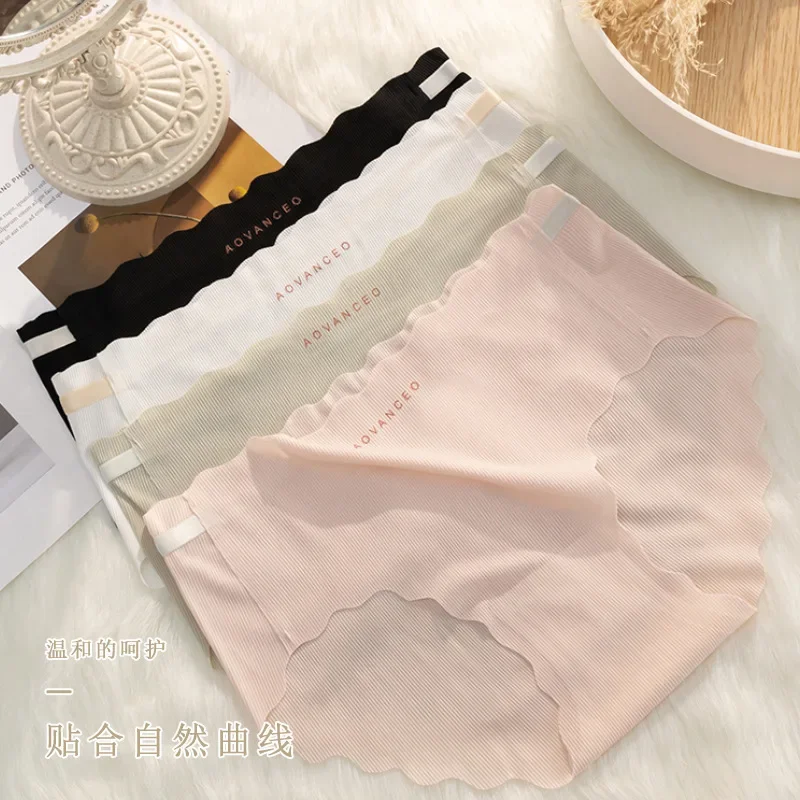 3D Peach Hip Seamless Edge Comfortable Ice Silk Underwear for Women Sweet Nude Breathable Small Fresh and Cute