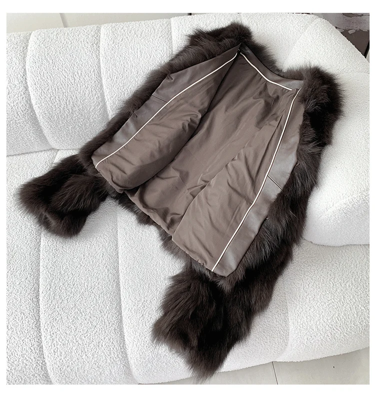 سترة قصيرة من قطعة واحدة من فراء الثعلب العصري الجديد برقبة على شكل حرف V للنساء