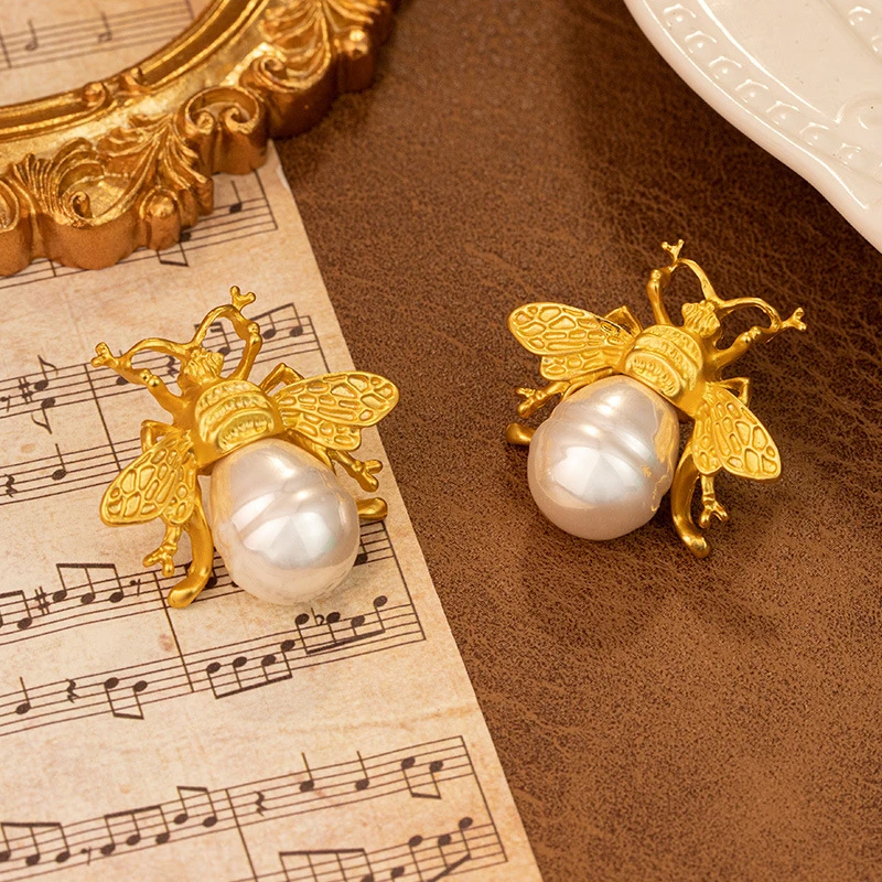 1Pair Vintage Temperament Bee Pearls Stud Earrings For Women Girls Fashion Exaggerate Earrings Party Jewelry Accessories Gifts
