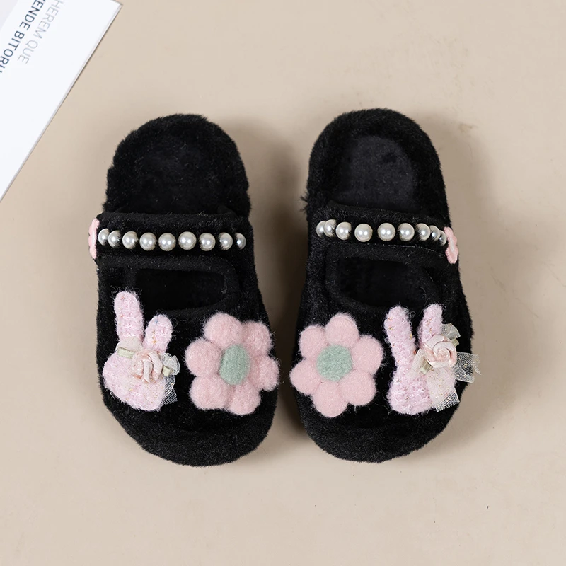 

2025 г., новая зимняя детская обувь, милый кролик, игрушка для девочек, плоский каблук, жемчуг, хлопок, буксирные красивые цветы, удобные и теплые