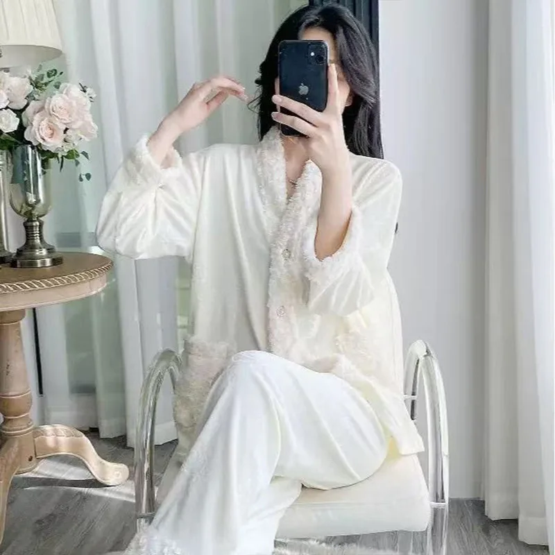 مجموعة ملابس نوم مخملية سميكة على شكل جزيرة ملابس منزلية نسائية بأكمام طويلة ورقبة على شكل حرف V وأزرار نمط مريح للشتاء الترفيهي #2