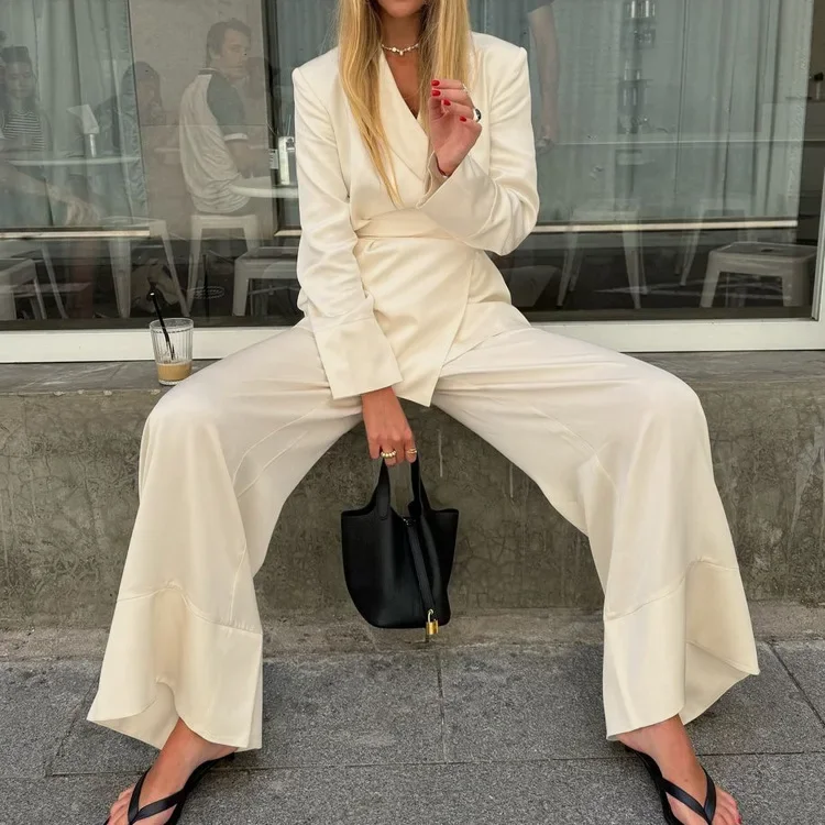 ชุดทำงานผ้าซาตินหรูหรา สไตล์ผู้หญิงสง่างาม คอวี เสื้อแขนยาวผูกโบว์ กางเกงขายาวทรงหลวม ชุดเซ็ตสองชิ้น