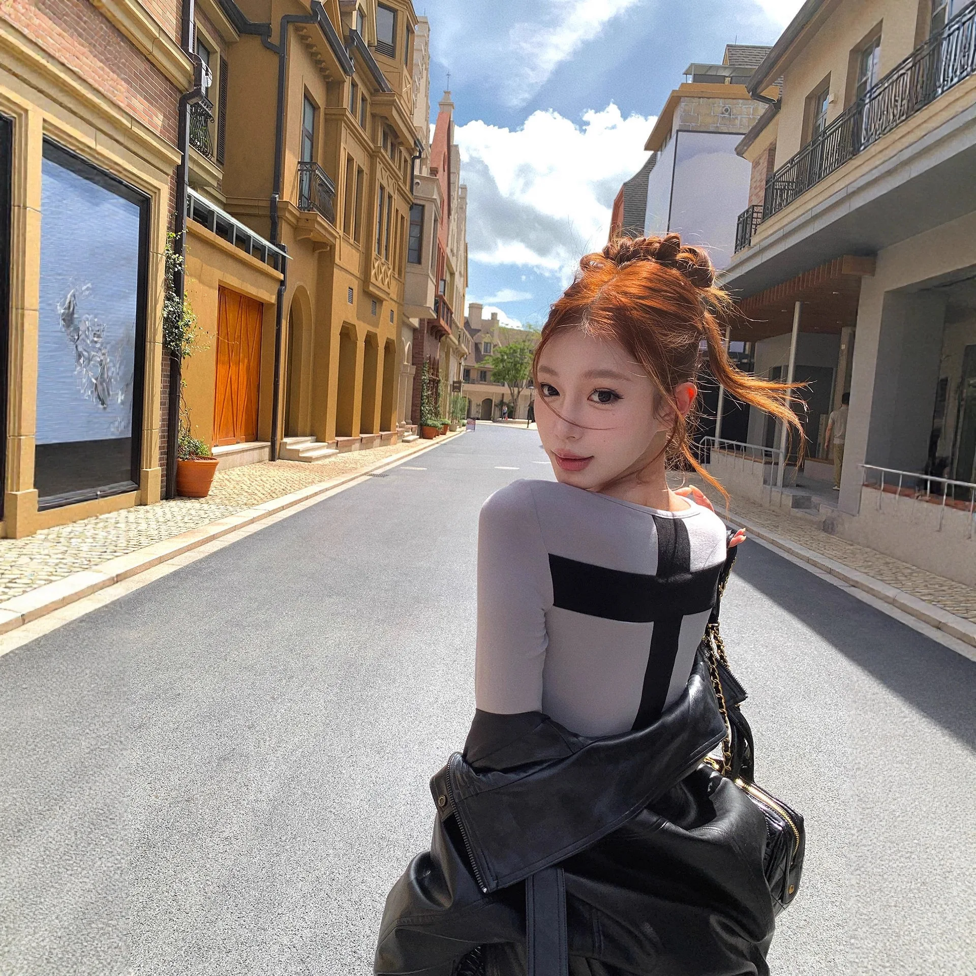 2026 New Dark Tone Long Sleeve T shirt Women Slim Fit Figure hugging Basic Undershirt Trendy Daily Wear Inner Layering Tops