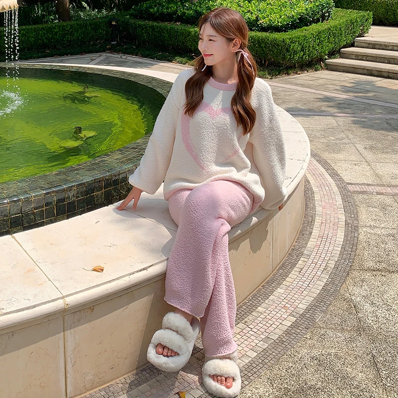 

Women's Autumn and Winter Love Contrast Color Pattern Sweet Style Two-Piece Pajamas