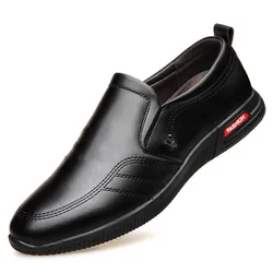New Fashion Soft Soled Loafers Men Designer Shoes Men Slip-On Breathable Solid Business Patent Leather Casual Shoes Men Flats