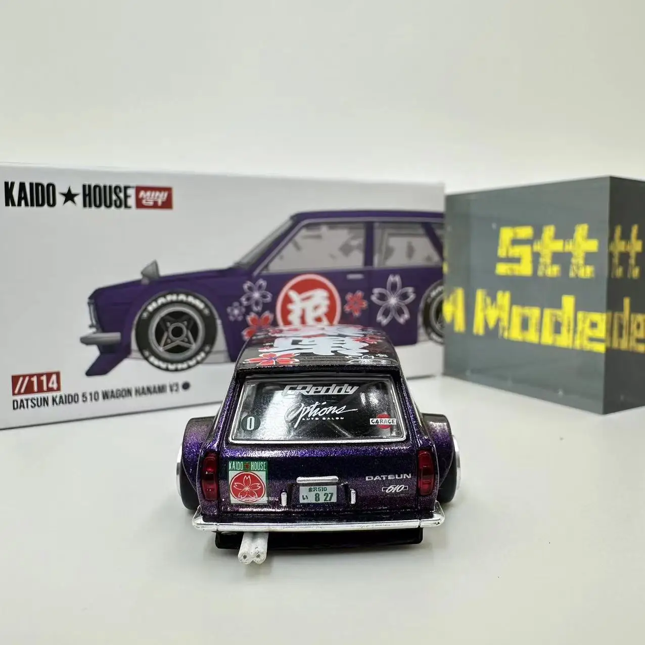 Kaido House x MINI GT 1:64 Datsun KAIDO 510 Wagon Hanami V3 Diecast Model Car