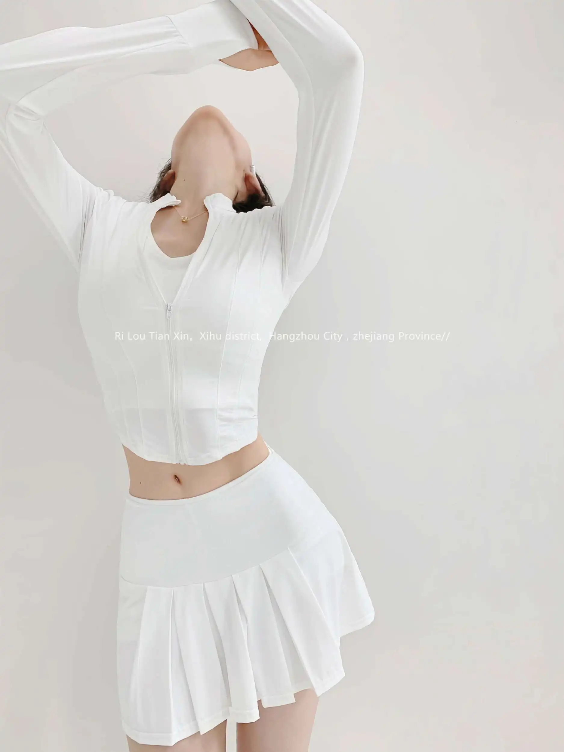 Conjunto Yoga Mujer: Cardigan + Falda Deportiva - close-up view