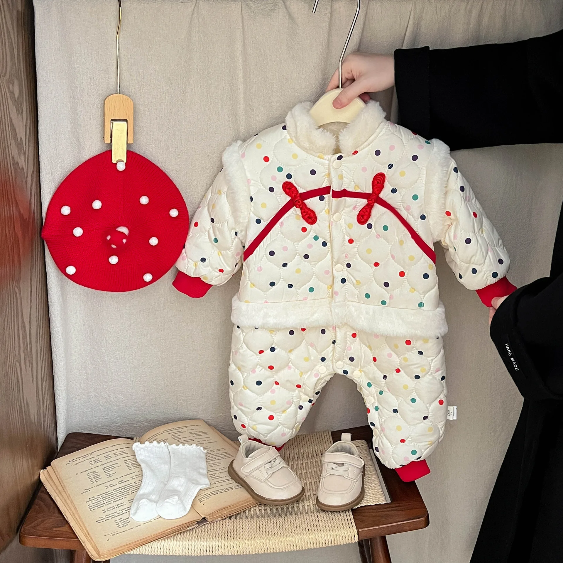 

Рождественский детский комбинезон для маленьких девочек, зимние красочные боди в горошек для новорожденных девочек 0-3 лет, утепленная теплая одежда для маленьких девочек