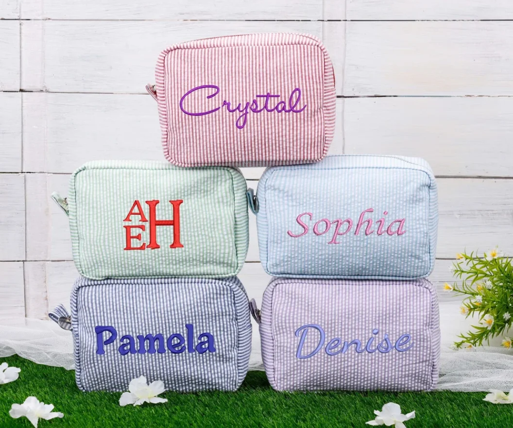 Bolsa de cosméticos Seersucker personalizada, bolsa de aseo con monograma, bolsa de maquillaje bordada, bolsa de maquillaje para dama de honor,